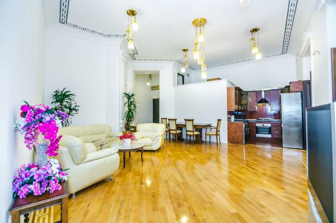 Satılır 4 otaqlı köhnə tikili 130 m² — Mənzil, Bakı (9)