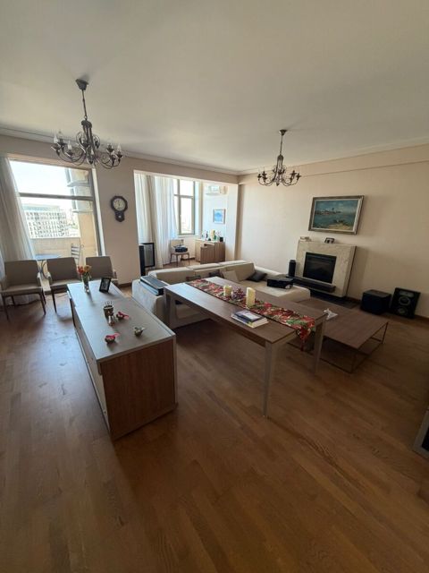 Satılır 4 otaqlı yeni tikili 220 m² — Bakı