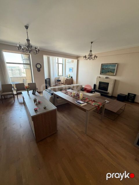 Satılır 4 otaqlı yeni tikili 220 m²