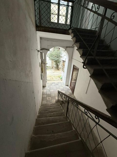 Satılır 2 otaqlı köhnə tikili 75 m² — Bakı