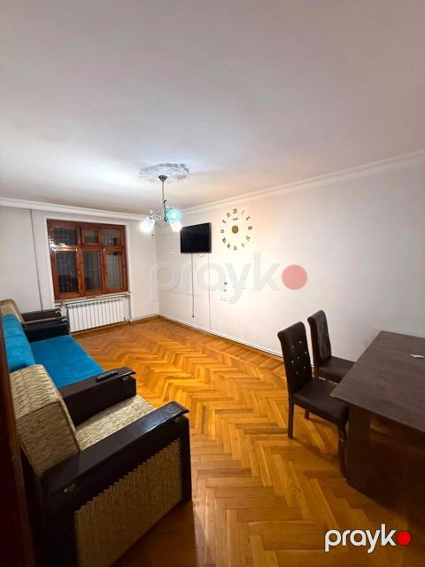 İcarəyə verilir 3 otaqlı köhnə tikili 90 m²