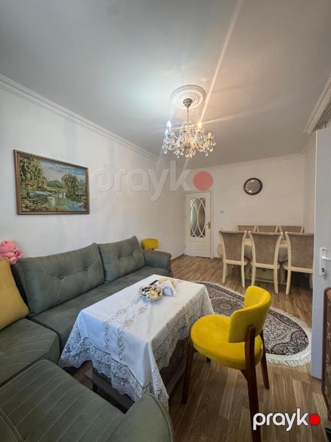 Satılır 2 otaqlı köhnə tikili 65 m²