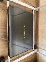 Toshiba noutbuk. Tək ekranı sınıqdı. Bütün ehtiyat hissələrini üstündə — Другие ноутбуки