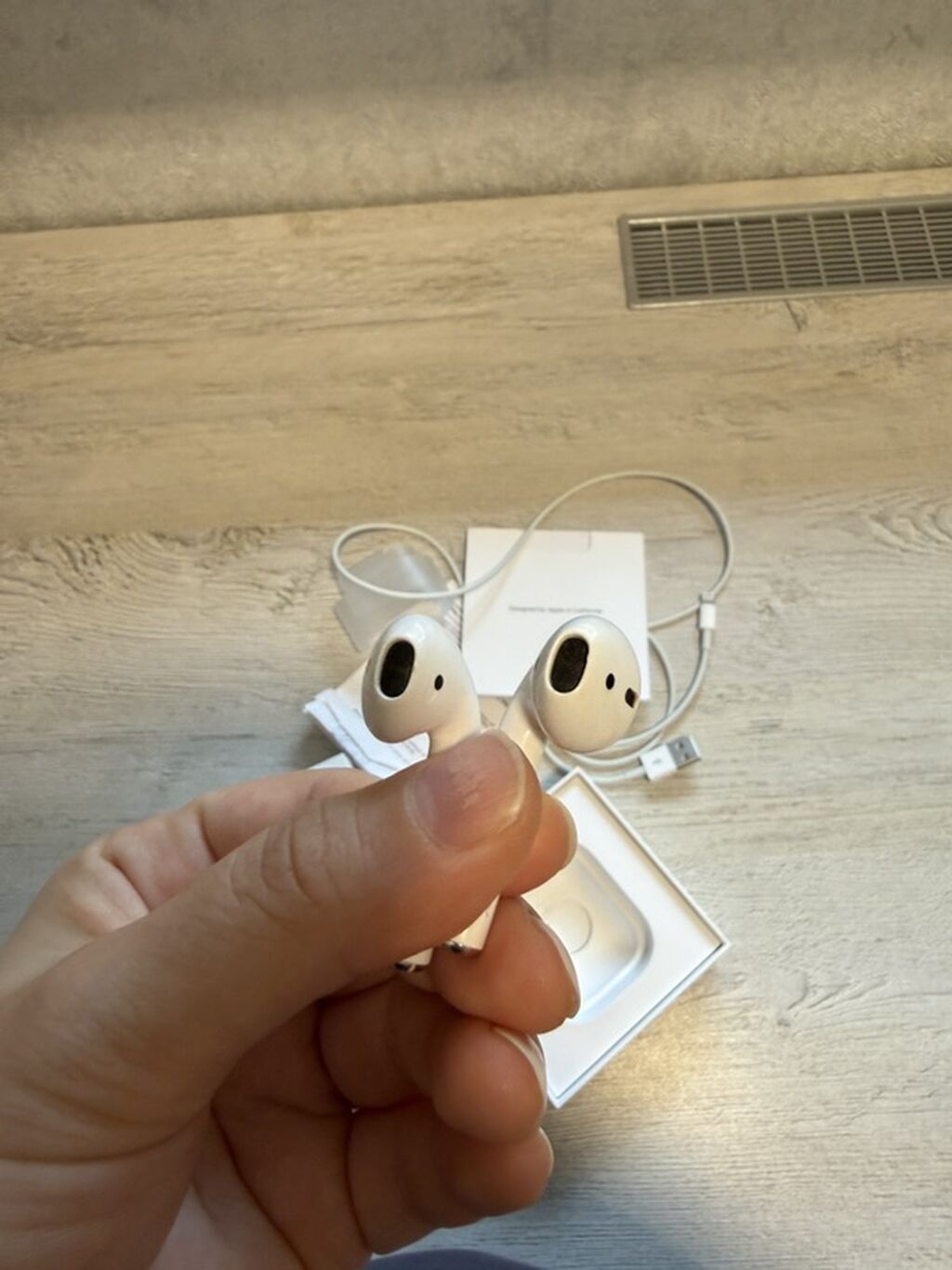 Isleyir originaldir, teze versiyasi alinib deye satilir airpods 2 — Qulaqcıqlar, Bakı (4)