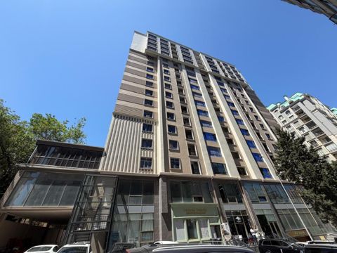 Satılır 4 otaqlı yeni tikili 240 m² — Bakı