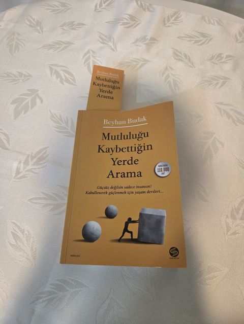 Məhsul: Kitab + kitab ayracı dəsti - Adı: “Mutluluğu Kaybettiğin — Bakı