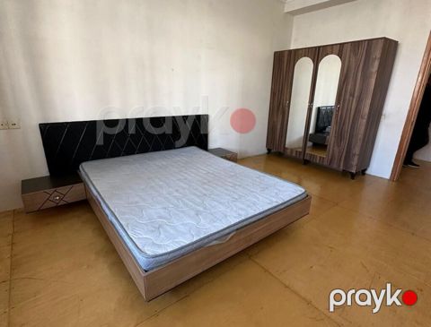 satilir. Taxt matras dolab. 150 azn. Unvan Y Yasamal