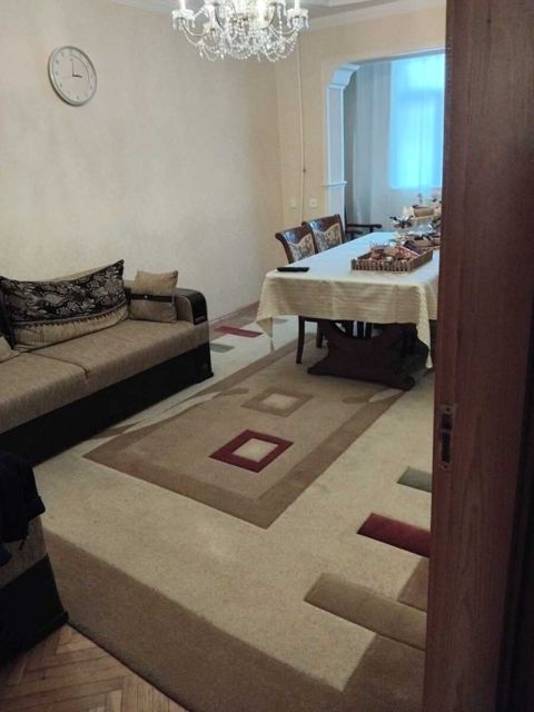 Satılır 4 otaqlı köhnə tikili 105 m² — Bakı