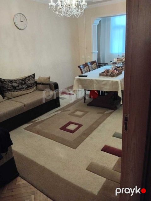 Satılır 4 otaqlı köhnə tikili 105 m²