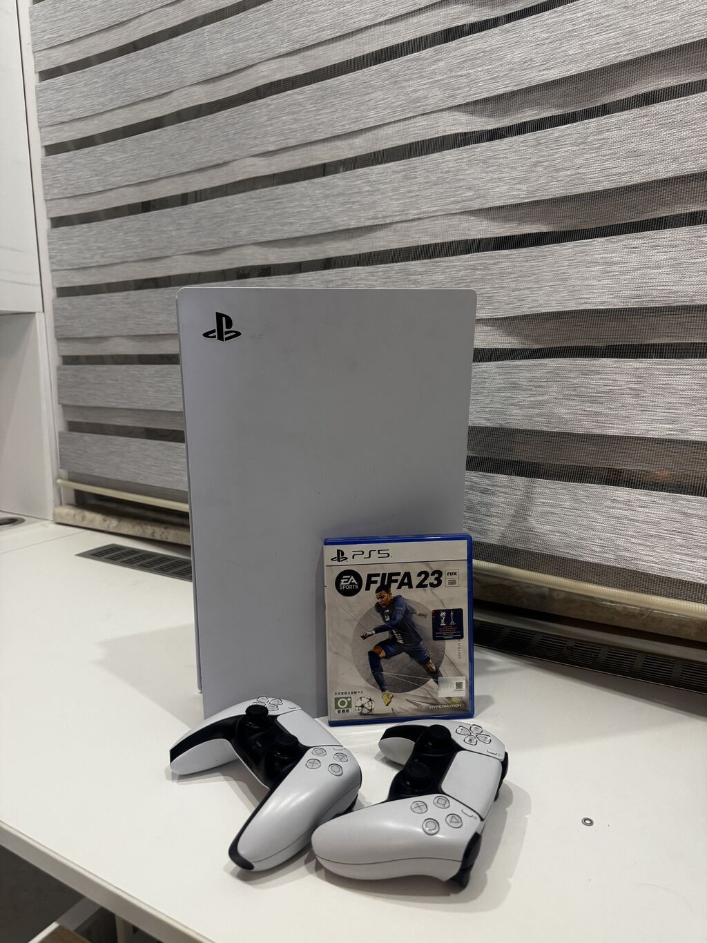 Playstation 5. 1Tb 2 joystik üzerinde verilir. Joystilde analog — Elektronika, Bakı
