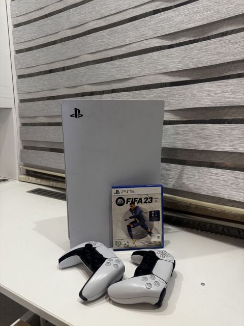 Playstation 5. 1Tb 2 joystik üzerinde verilir. Joystilde analog — Bakı