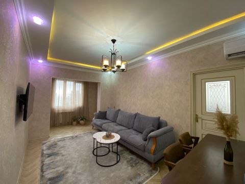 Satılır 2 otaqlı köhnə tikili 75 m² — Bakı