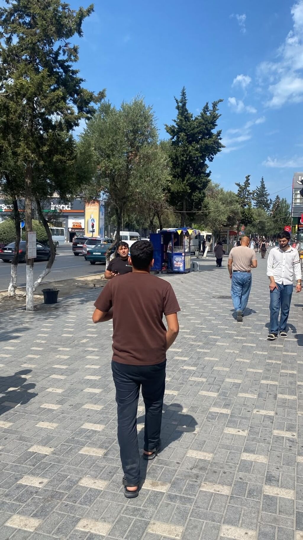 Hazır ətir biznesi satılır maraqlananlar mağazaya yaxınlaşıb ətirlərə — Mebel, Sumqayıt (4)
