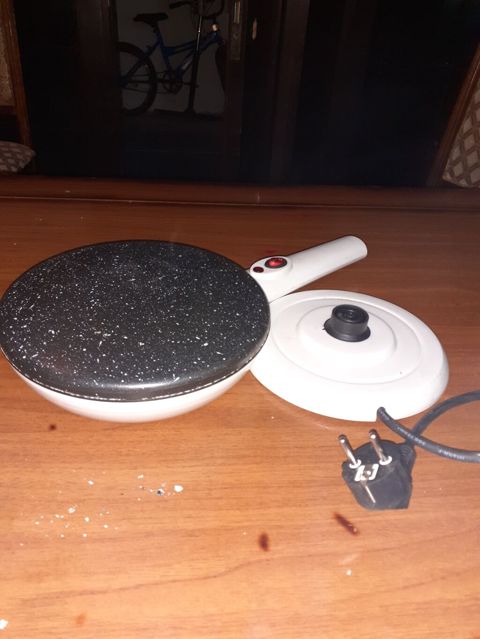 Elektrik krep/lavaş bişirən panncakemaker 15 azn - 220V şəbəkəyə — Xırdalan
