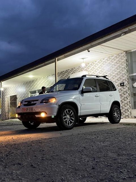 Chevrolet Niva, 1.7 L, 2019 il, 105 000 km — Salyan