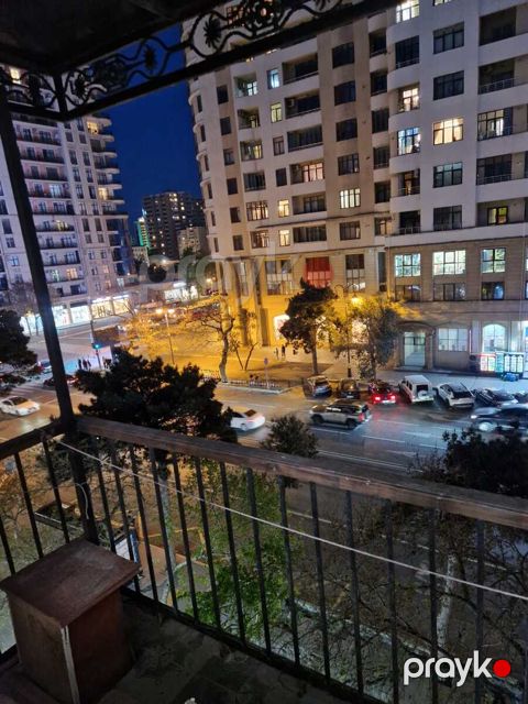 Satılır 2 otaqlı köhnə tikili 60 m²