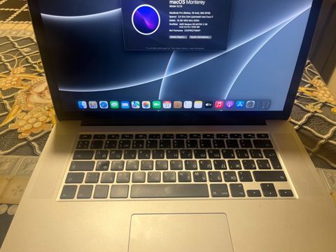 Apple Macbook Pro — Bərdə