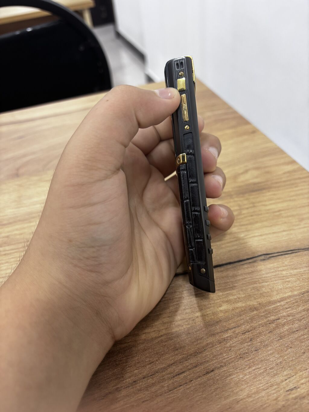 Vertu 2 GB Memory Capacity, rəng - Qara, Düyməli — Vertu, Masazır (6)