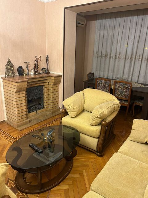 İcarəyə verilir 4 otaqlı köhnə tikili 110 m² — Bakı