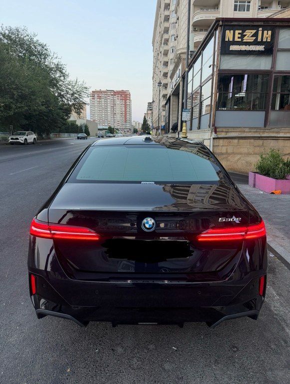 BMW 530e, 2.0 L, 19.4 kWh, 2025 il, 7 000 km — Avtomobillər, Bakı (3)