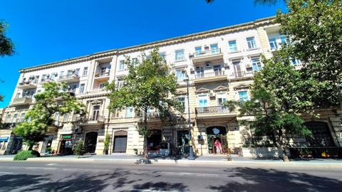 Satılır 2 otaqlı köhnə tikili 82 m² — Bakı