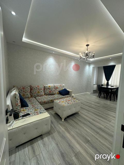 İcarəyə verilir 2 otaqlı köhnə tikili 65 m²