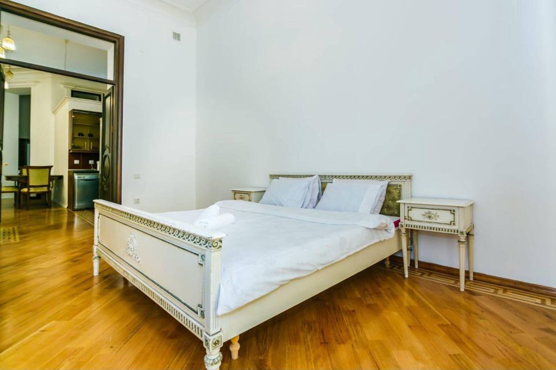 Satılır 4 otaqlı köhnə tikili 130 m² — Mənzil, Bakı (7)