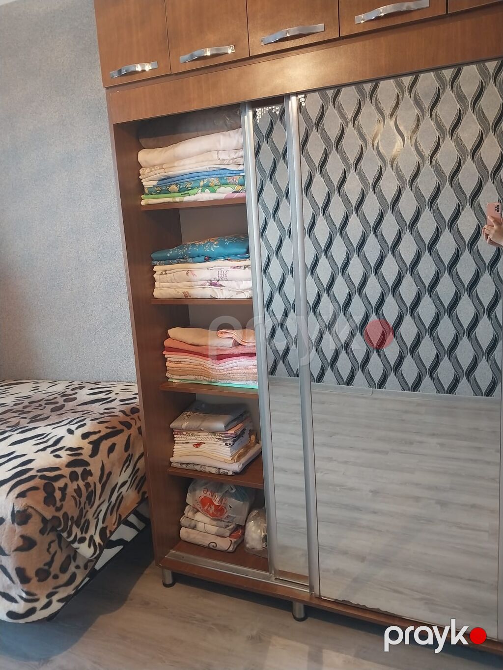 Güzgülü sürgülü qapılı paltar şkafı - Material: taxta rəngli laminat — Şkaflar, Bərdə (5)