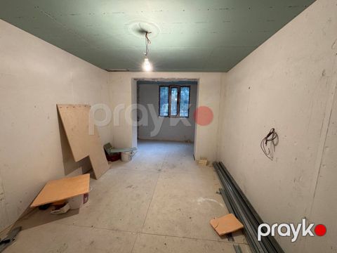 Satılır 3 otaqlı köhnə tikili 75 m²