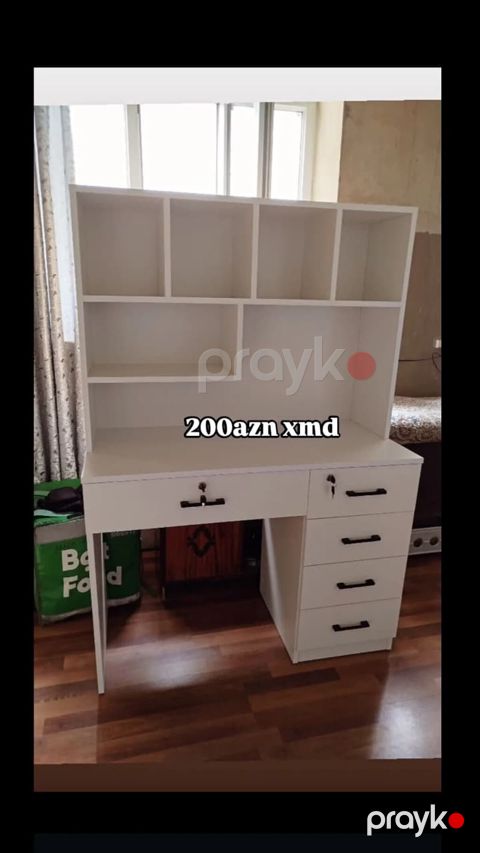 Ağ rəngli iş/oxu masası və üst kitabxana modulu - Geniş iş səthi
