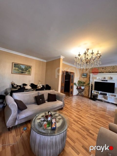 Satılır 4 otaqlı köhnə tikili 100 m²