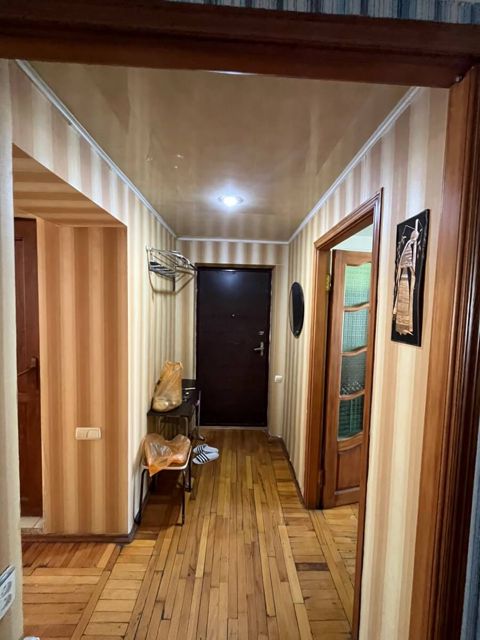 İcarəyə verilir 3 otaqlı köhnə tikili 90 m² — Bakı