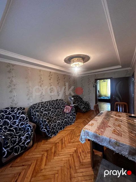 İcarəyə verilir 3 otaqlı köhnə tikili 90 m²