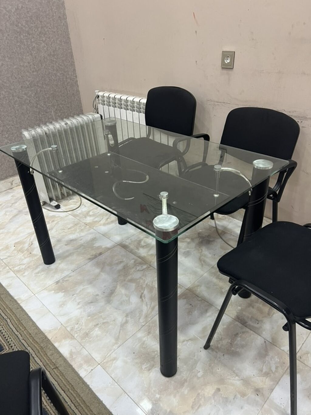 Şüşə stol - Material: qalın temperli şüşə üstlük, metal konstruksiya — Masalar, Bakı (3)