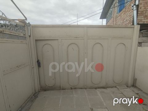 Həyətyanı sahəsi olan yaşayış evi - Darvazalı, hasarlı torpaq sahəsi