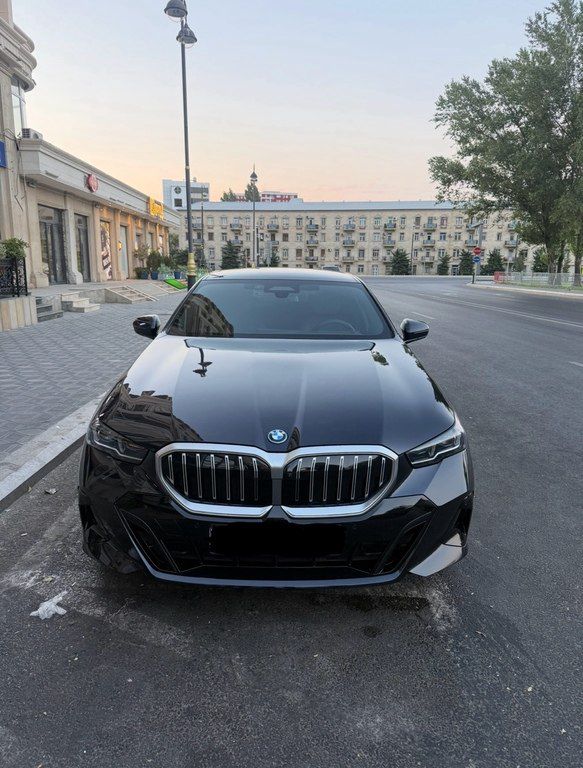 BMW 530e, 2.0 L, 19.4 kWh, 2025 il, 7 000 km — Avtomobillər, Bakı (2)