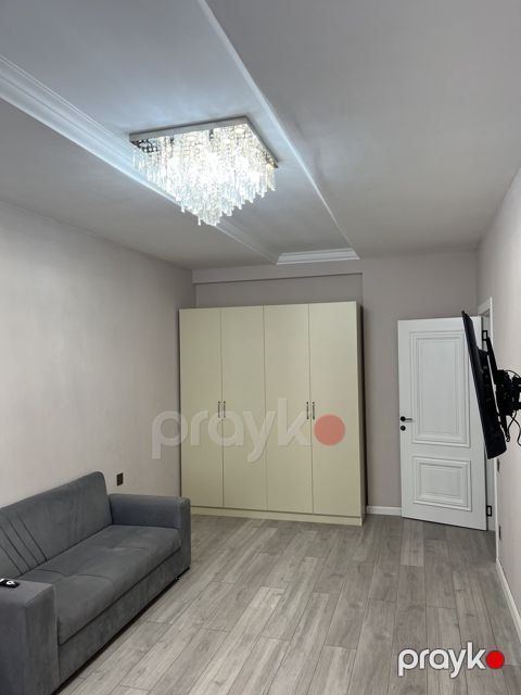 İcarəyə verilir 3 otaqlı yeni tikili 130 m²