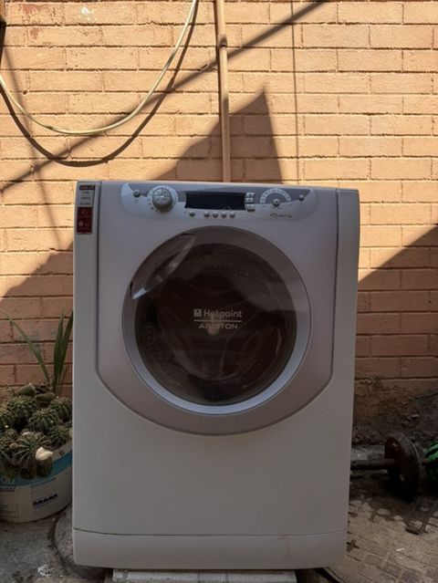 Hotpoint Ariston ön yükleməli paltaryuyan maşın - Marka/model — Digah
