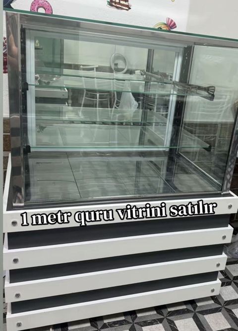 1 metr “quru” vitrin - Ölçü: təxminən 1 metr ön genişlikli - Tip — Bakı