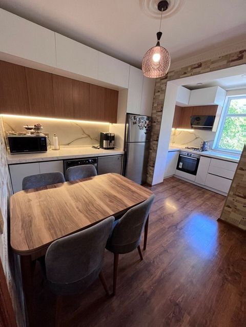 Satılır 3 otaqlı köhnə tikili 90 m² — Bakı