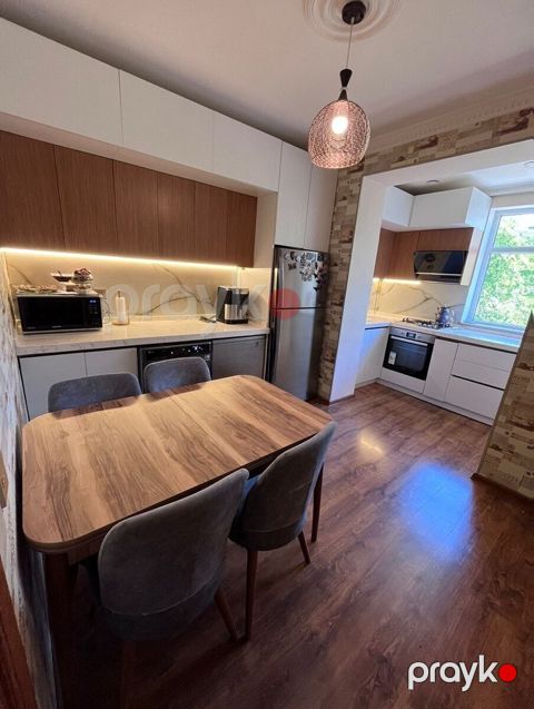 Satılır 3 otaqlı köhnə tikili 90 m²