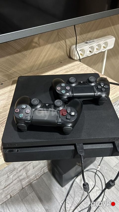 PlayStation 4 Slim oyun konsolu dəsti - Model: PS4 Slim (Sony)