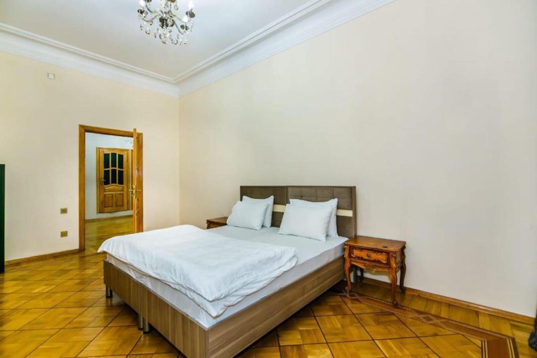 Satılır 5 otaqlı köhnə tikili 320 m² — Mənzil, Bakı (9)