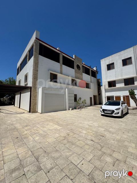 Satılır 9 otaqlı həyət evi/bağ evi 550 m²