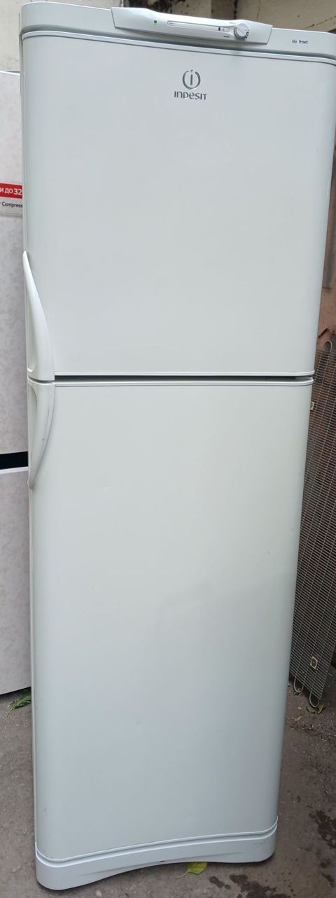 Indesit iki qapılı soyuducu - Rəng: ağ - Üstdə dondurucu, altda — Bakı