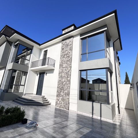 Satılır 5 otaqlı həyət evi/bağ evi 215 m² — Bakı