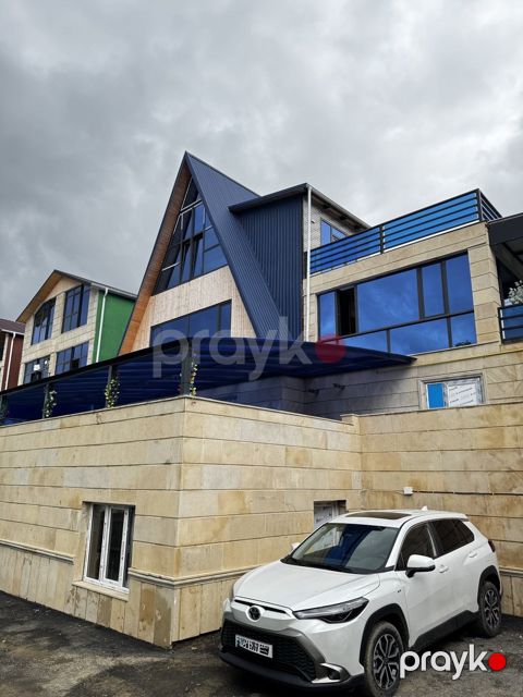 Satılır 4 otaqlı həyət evi/bağ evi 300 m²