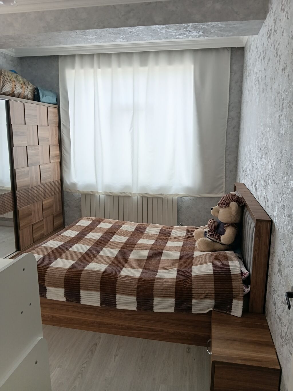 Ev sarayda yerləşir. Mənzildə konditsaner, kombi sistemi, otaqlarda — Daşınmaz əmlak, Novxanı (8)