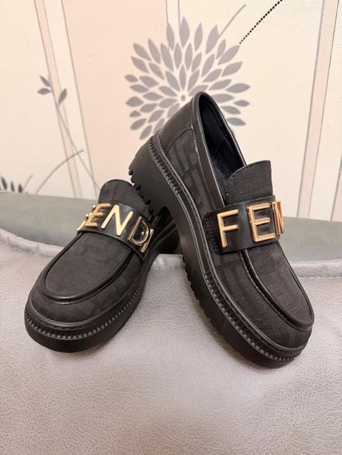 Fendi, Ölçü: 38, rəng - Qara, Yeni — Masazır