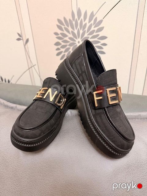 Fendi, Ölçü: 38, rəng - Qara, Yeni — Masazır